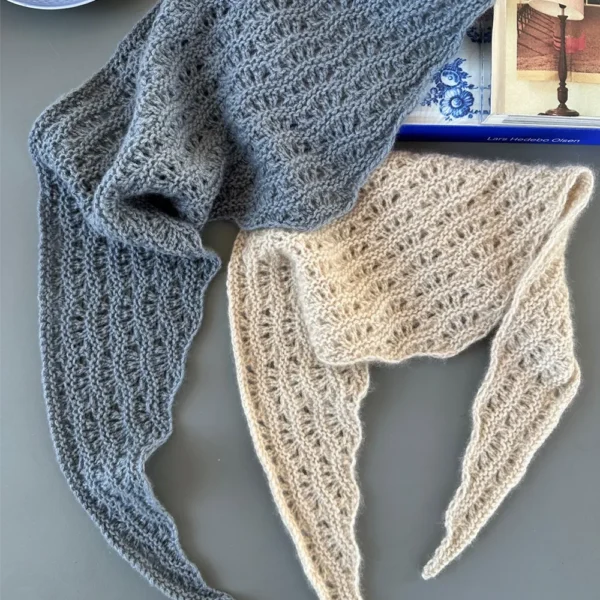 imgi 21 Peacock scarf 2 le knit lene holme samsoee samsoe strikkeopskrift p fire naturale de crosetat